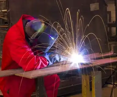 Хозблок с навесом - картинка сварщик