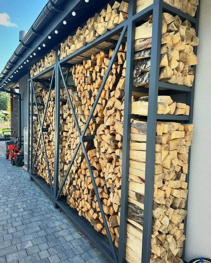 Дровница для частного дома и бани