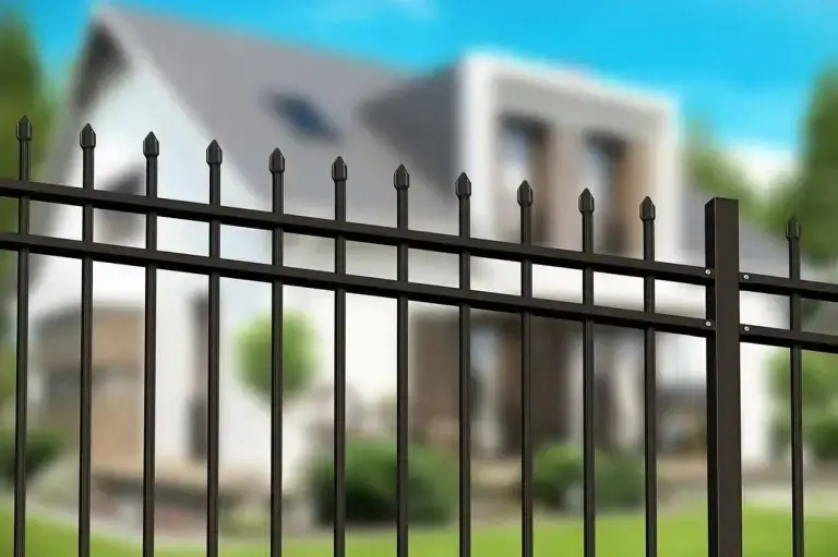 Купить забор из профильной трубы