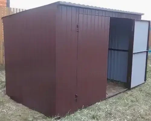 Хозблок из профильной трубы на дачу